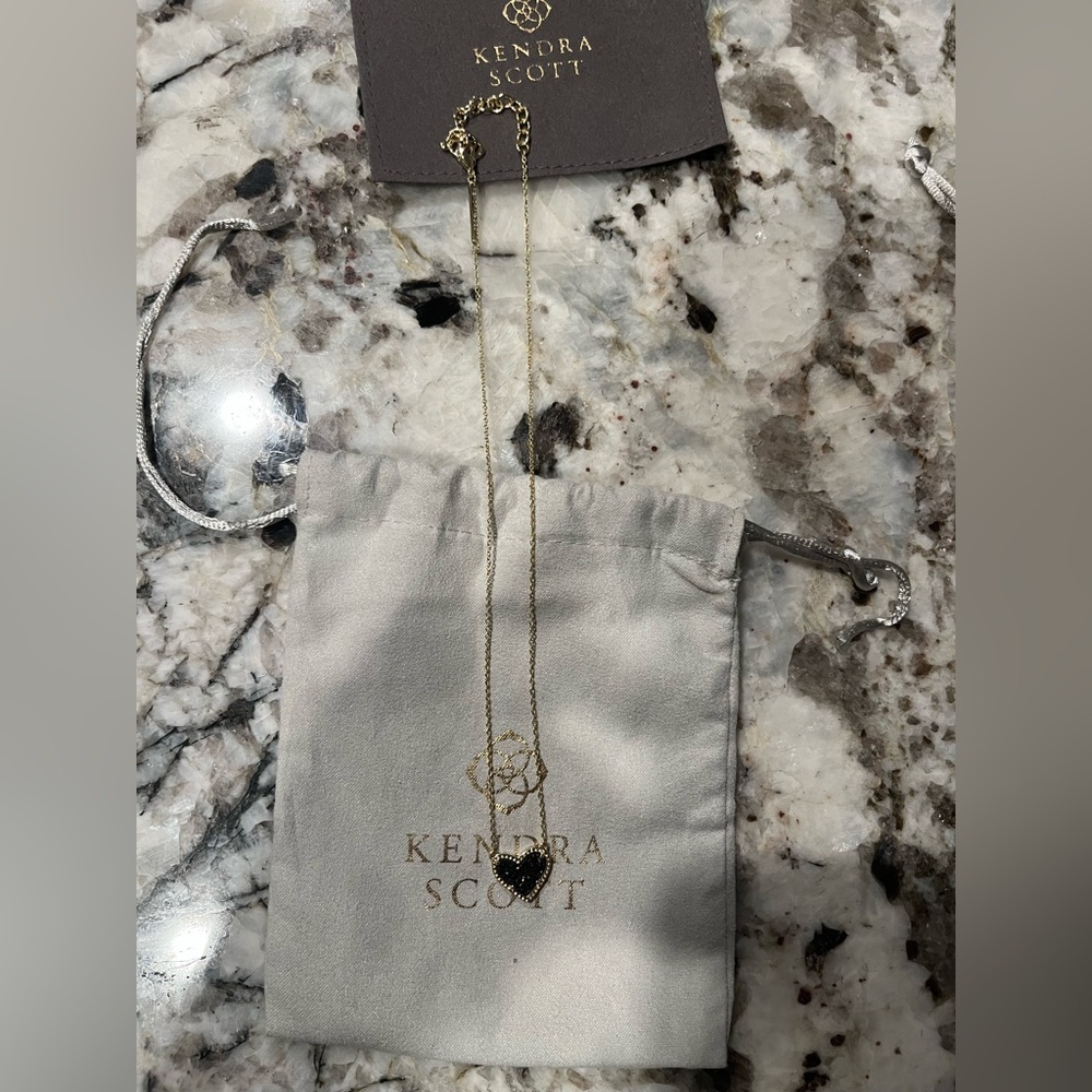 Ari necklace kendra Scott! NWOT